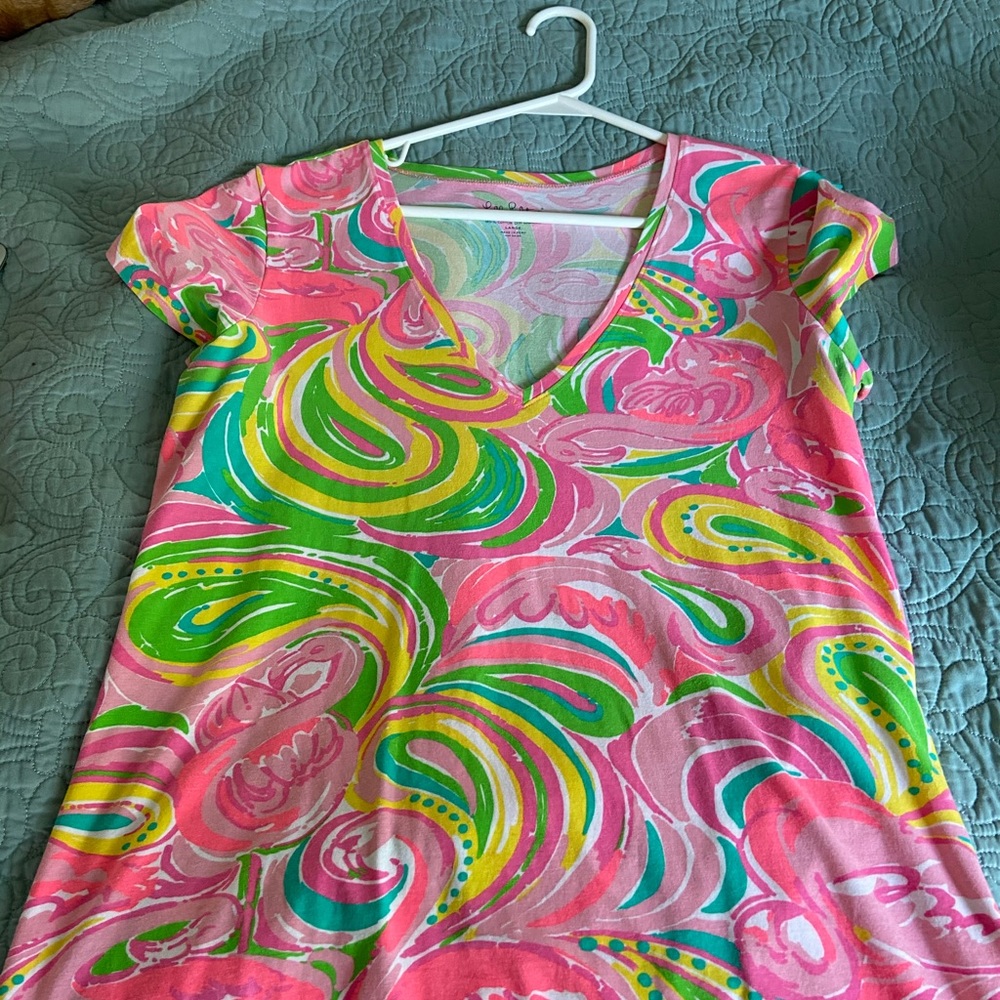 Lilly Pulitzer All Nighter V-Neck T-Shirt size L